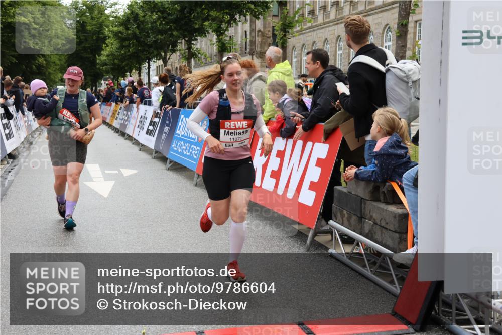 14.06.2026 - REWE Women's Run Strokosch-Dieckow http://msf.ph/oto/9786604 14.06.2026 10:08:50 Ziel 10022, 10114, 10361, 10846, 11071 meine-sportfotos.de