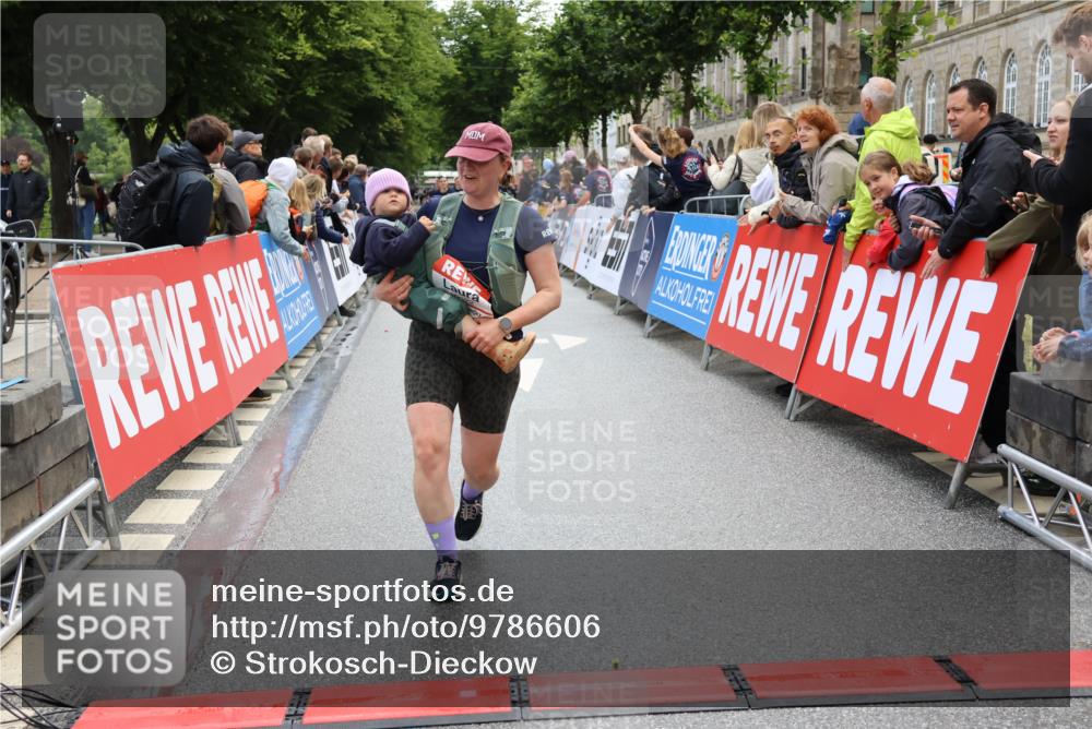 14.06.2026 - REWE Women's Run Strokosch-Dieckow http://msf.ph/oto/9786606 14.06.2026 10:08:51 Ziel 10022, 10114, 10361, 10846, 11071 meine-sportfotos.de