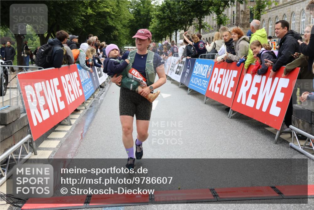 14.06.2026 - REWE Women's Run Strokosch-Dieckow http://msf.ph/oto/9786607 14.06.2026 10:08:51 Ziel 10022, 10114, 10361, 10846, 11071 meine-sportfotos.de