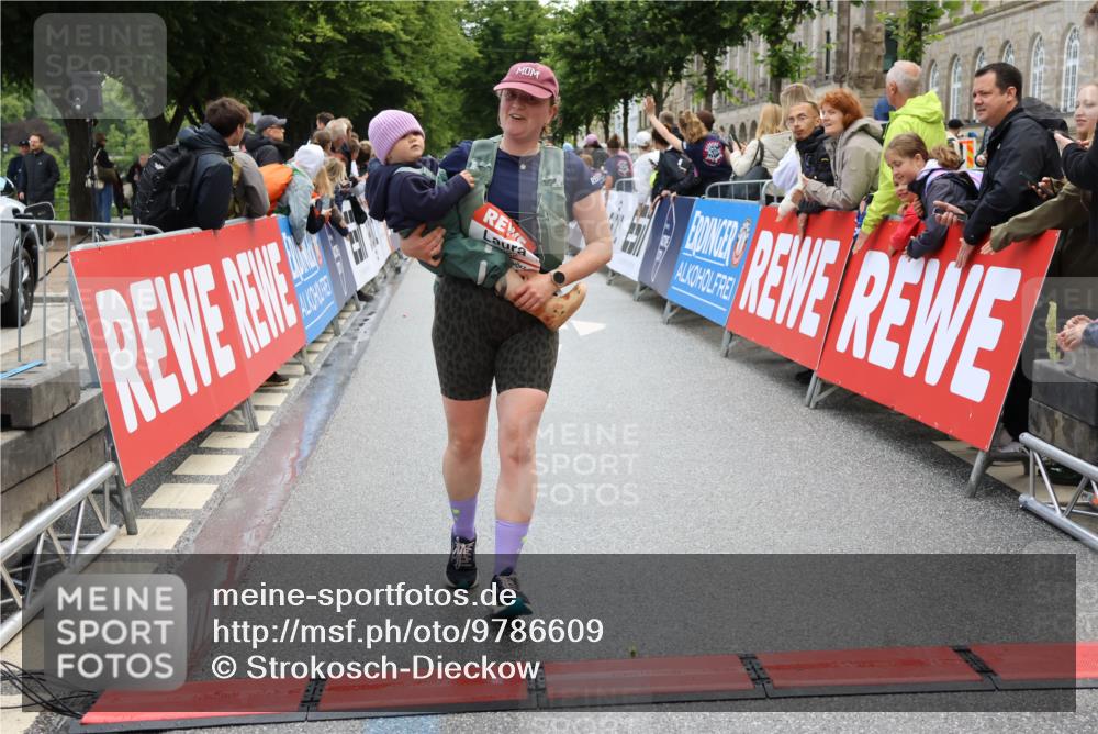 14.06.2026 - REWE Women's Run Strokosch-Dieckow http://msf.ph/oto/9786609 14.06.2026 10:08:51 Ziel 10022, 10114, 10361, 10846, 11071 meine-sportfotos.de