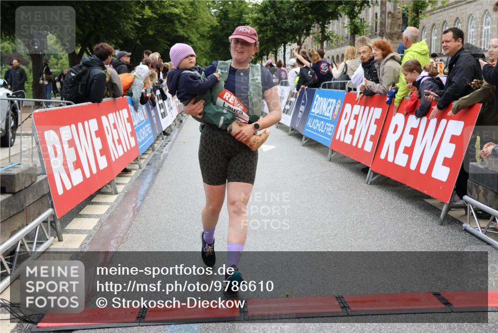 14.06.2026 - REWE Women's Run Strokosch-Dieckow http://msf.ph/oto/9786610 14.06.2026 10:08:51 Ziel 10022, 10114, 10361, 10846, 11071 meine-sportfotos.de