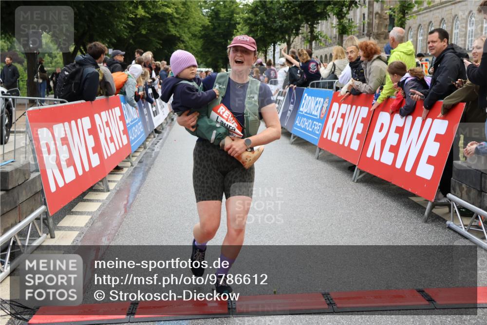 14.06.2026 - REWE Women's Run Strokosch-Dieckow http://msf.ph/oto/9786612 14.06.2026 10:08:51 Ziel 10022, 10114, 10361, 10846, 11071 meine-sportfotos.de