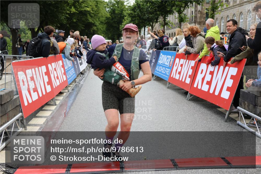14.06.2026 - REWE Women's Run Strokosch-Dieckow http://msf.ph/oto/9786613 14.06.2026 10:08:51 Ziel 10022, 10114, 10361, 10846, 11071 meine-sportfotos.de
