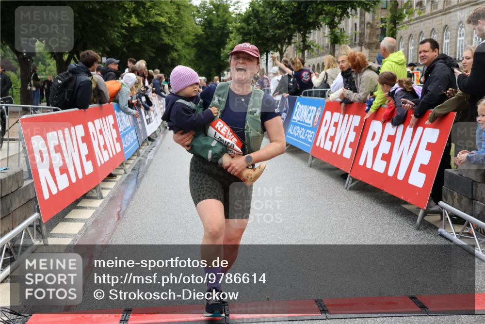 14.06.2026 - REWE Women's Run Strokosch-Dieckow http://msf.ph/oto/9786614 14.06.2026 10:08:52 Ziel 10022, 10114, 10361, 10846, 11071 meine-sportfotos.de