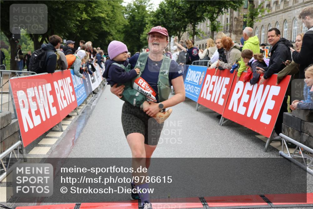 14.06.2026 - REWE Women's Run Strokosch-Dieckow http://msf.ph/oto/9786615 14.06.2026 10:08:52 Ziel 10022, 10114, 10361, 10846, 11071 meine-sportfotos.de