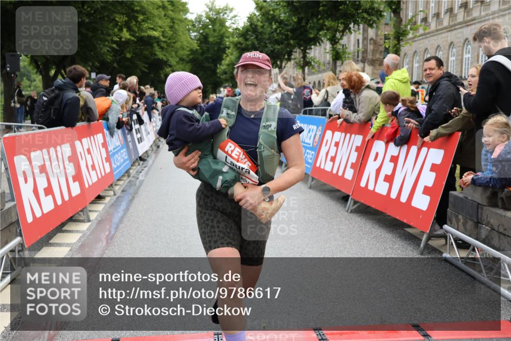 14.06.2026 - REWE Women's Run Strokosch-Dieckow http://msf.ph/oto/9786617 14.06.2026 10:08:52 Ziel 10022, 10114, 10361, 10846, 11071 meine-sportfotos.de
