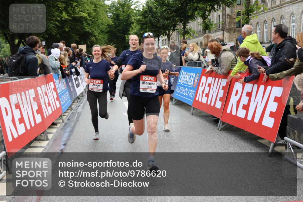 14.06.2026 - REWE Women's Run Strokosch-Dieckow http://msf.ph/oto/9786620 14.06.2026 10:08:57 Ziel 10022, 10124, 10259, 10376, 10692, 10793, 11071, 11197 meine-sportfotos.de