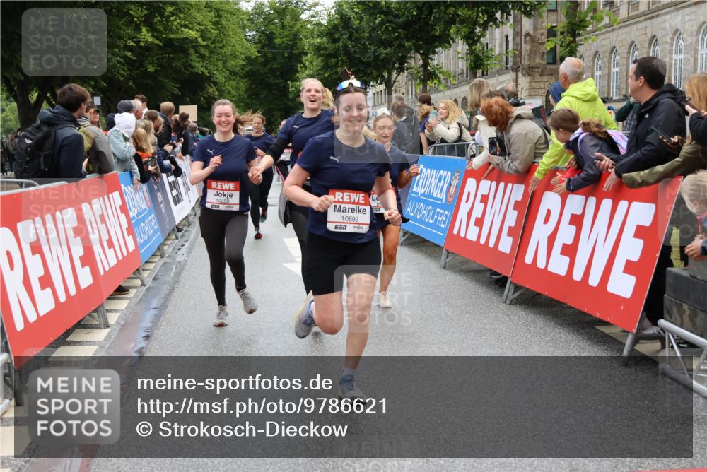 14.06.2026 - REWE Women's Run Strokosch-Dieckow http://msf.ph/oto/9786621 14.06.2026 10:08:57 Ziel 10022, 10124, 10259, 10376, 10692, 10793, 11071, 11197 meine-sportfotos.de