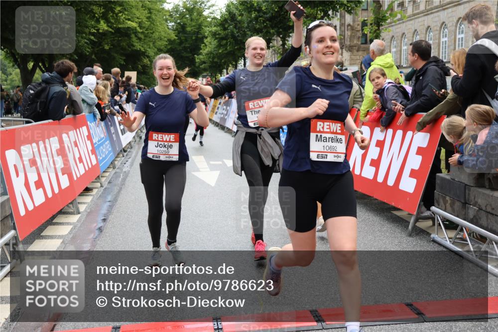 14.06.2026 - REWE Women's Run Strokosch-Dieckow http://msf.ph/oto/9786623 14.06.2026 10:08:58 Ziel 10022, 10124, 10259, 10376, 10692, 10793, 11071, 11197 meine-sportfotos.de