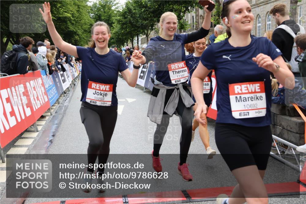 14.06.2026 - REWE Women's Run Strokosch-Dieckow http://msf.ph/oto/9786628 14.06.2026 10:08:58 Ziel 10022, 10124, 10259, 10376, 10692, 10793, 11071, 11197 meine-sportfotos.de