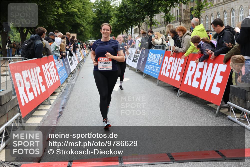 14.06.2026 - REWE Women's Run Strokosch-Dieckow http://msf.ph/oto/9786629 14.06.2026 10:09:00 Ziel 10124, 10259, 10376, 10692, 10793, 11197, 11219 meine-sportfotos.de
