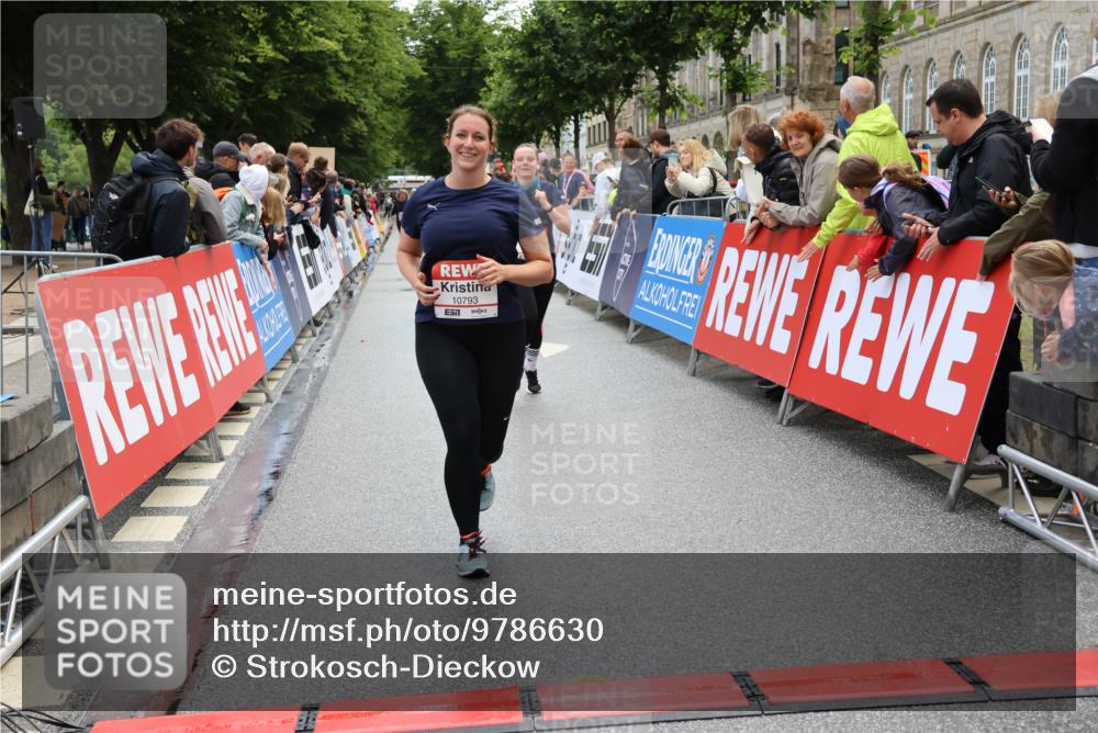14.06.2026 - REWE Women's Run Strokosch-Dieckow http://msf.ph/oto/9786630 14.06.2026 10:09:00 Ziel 10124, 10259, 10376, 10692, 10793, 11197, 11219 meine-sportfotos.de