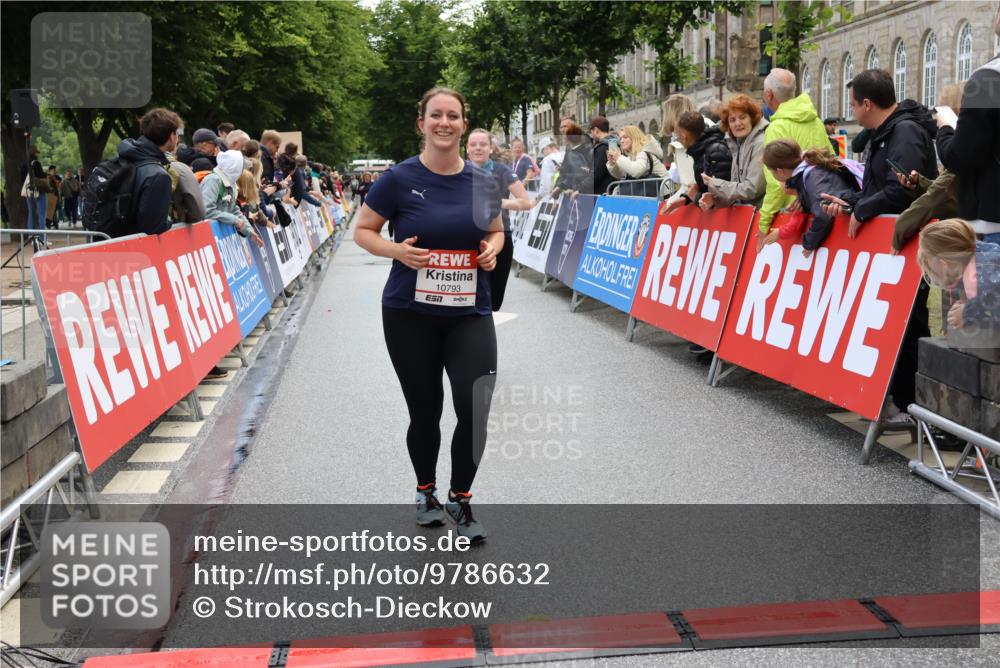 14.06.2026 - REWE Women's Run Strokosch-Dieckow http://msf.ph/oto/9786632 14.06.2026 10:09:00 Ziel 10124, 10259, 10376, 10692, 10793, 11197, 11219 meine-sportfotos.de