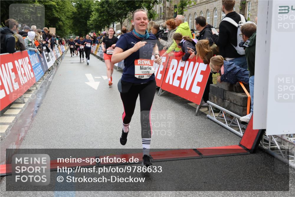 14.06.2026 - REWE Women's Run Strokosch-Dieckow http://msf.ph/oto/9786633 14.06.2026 10:09:02 Ziel 10124, 10259, 10376, 10692, 10793, 11159, 11197, 11219 meine-sportfotos.de