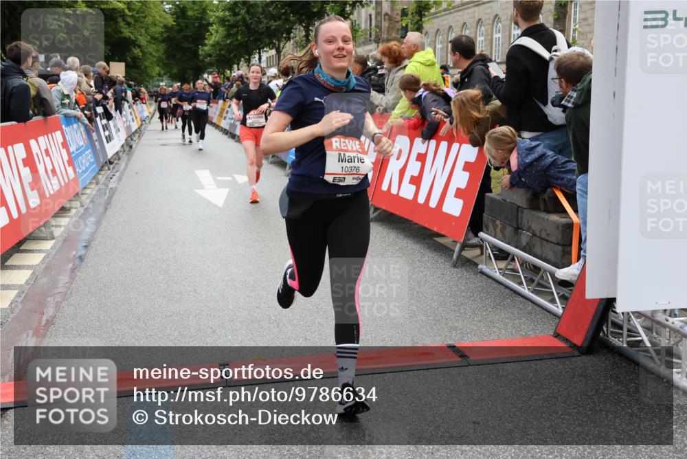 14.06.2026 - REWE Women's Run Strokosch-Dieckow http://msf.ph/oto/9786634 14.06.2026 10:09:02 Ziel 10124, 10259, 10376, 10692, 10793, 11159, 11197, 11219 meine-sportfotos.de