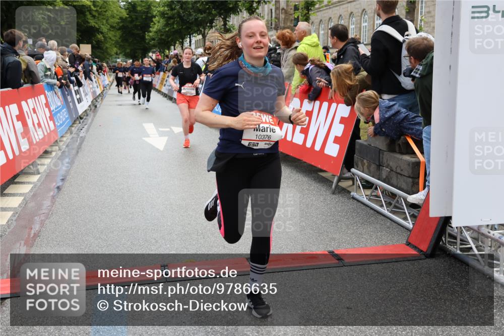 14.06.2026 - REWE Women's Run Strokosch-Dieckow http://msf.ph/oto/9786635 14.06.2026 10:09:02 Ziel 10124, 10259, 10376, 10692, 10793, 11159, 11197, 11219 meine-sportfotos.de