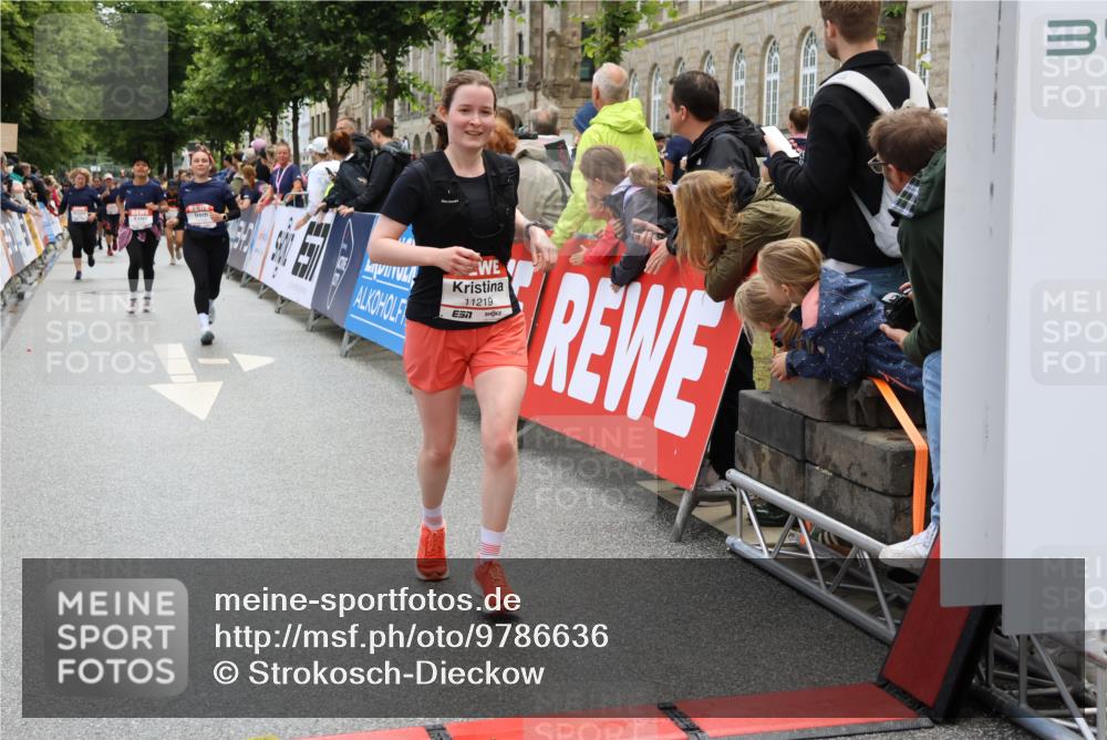 14.06.2026 - REWE Women's Run Strokosch-Dieckow http://msf.ph/oto/9786636 14.06.2026 10:09:03 Ziel 10124, 10259, 10376, 10692, 10793, 11159, 11197, 11219 meine-sportfotos.de