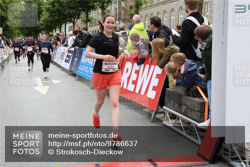 14.06.2026 - REWE Women's Run Strokosch-Dieckow http://msf.ph/oto/9786637 14.06.2026 10:09:03 Ziel 10124, 10259, 10376, 10692, 10793, 11159, 11197, 11219 meine-sportfotos.de