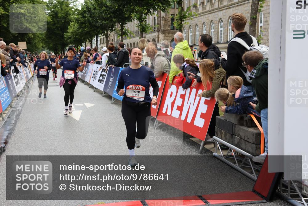 14.06.2026 - REWE Women's Run Strokosch-Dieckow http://msf.ph/oto/9786641 14.06.2026 10:09:06 Ziel 10124, 10248, 10259, 10376, 10793, 11159, 11197, 11219, 11455 meine-sportfotos.de