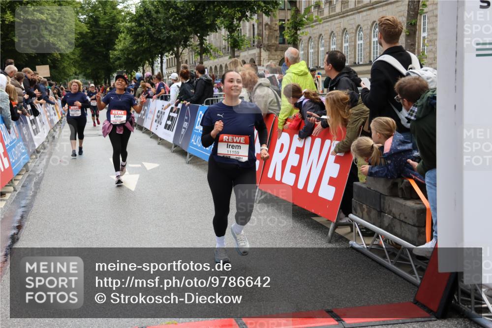 14.06.2026 - REWE Women's Run Strokosch-Dieckow http://msf.ph/oto/9786642 14.06.2026 10:09:06 Ziel 10124, 10248, 10259, 10376, 10793, 11159, 11197, 11219, 11455 meine-sportfotos.de
