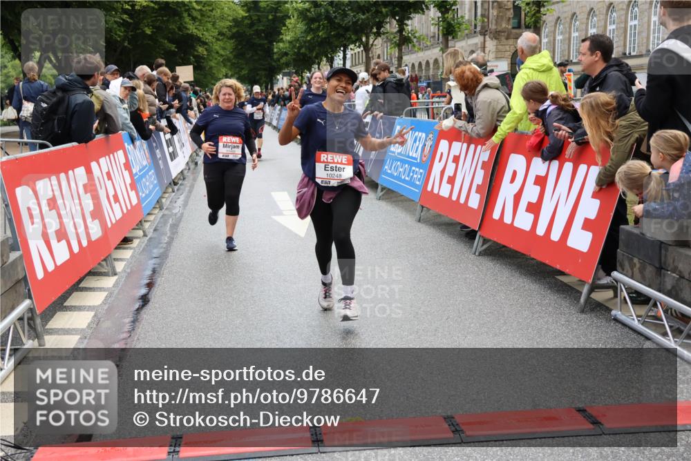 14.06.2026 - REWE Women's Run Strokosch-Dieckow http://msf.ph/oto/9786647 14.06.2026 10:09:08 Ziel 10248, 10376, 10793, 10884, 11159, 11219, 11455 meine-sportfotos.de