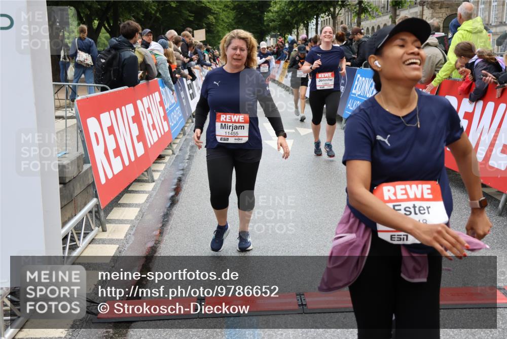 14.06.2026 - REWE Women's Run Strokosch-Dieckow http://msf.ph/oto/9786652 14.06.2026 10:09:09 Ziel 10248, 10376, 10884, 11153, 11159, 11219, 11455, 11489 meine-sportfotos.de