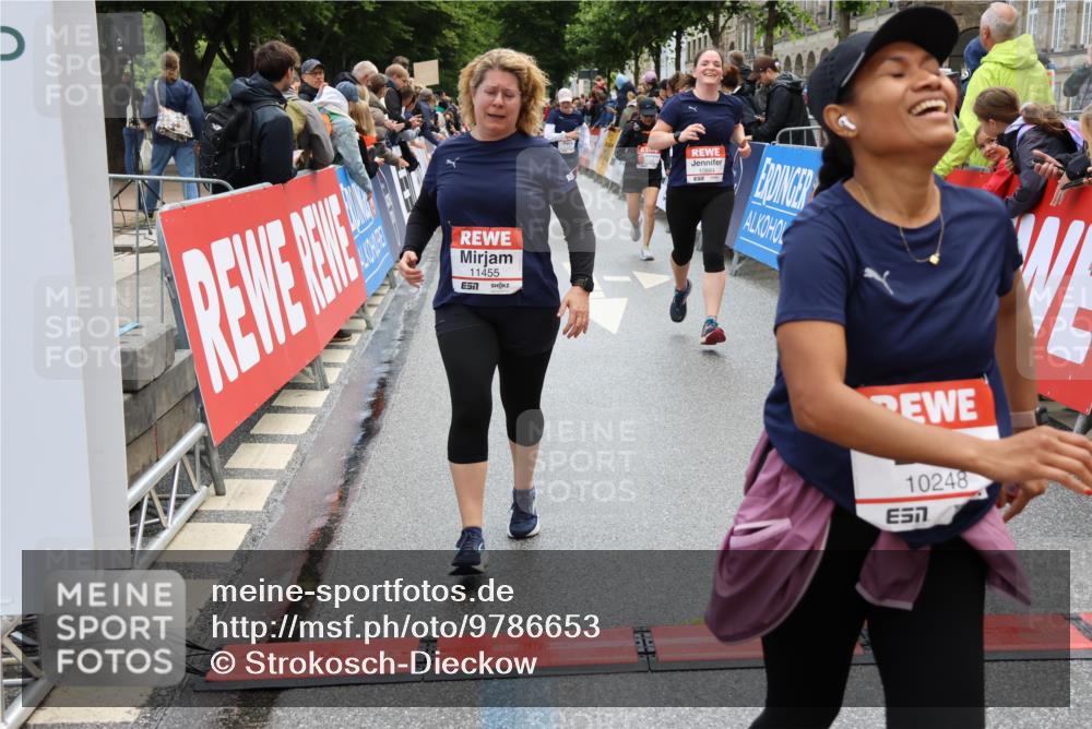 14.06.2026 - REWE Women's Run Strokosch-Dieckow http://msf.ph/oto/9786653 14.06.2026 10:09:09 Ziel 10248, 10376, 10884, 11153, 11159, 11219, 11455, 11489 meine-sportfotos.de