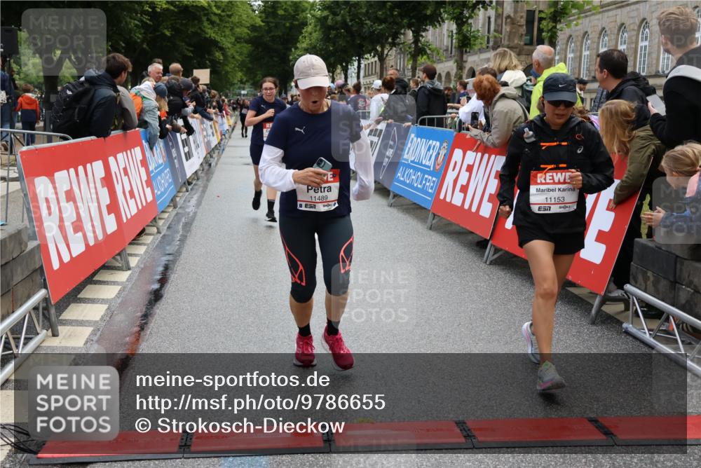 14.06.2026 - REWE Women's Run Strokosch-Dieckow http://msf.ph/oto/9786655 14.06.2026 10:09:13 Ziel 10248, 10751, 10884, 11153, 11159, 11455, 11489 meine-sportfotos.de
