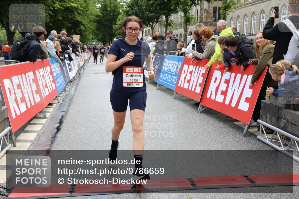 14.06.2026 - REWE Women's Run Strokosch-Dieckow http://msf.ph/oto/9786659 14.06.2026 10:09:15 Ziel 10248, 10712, 10751, 10884, 11153, 11455, 11489 meine-sportfotos.de