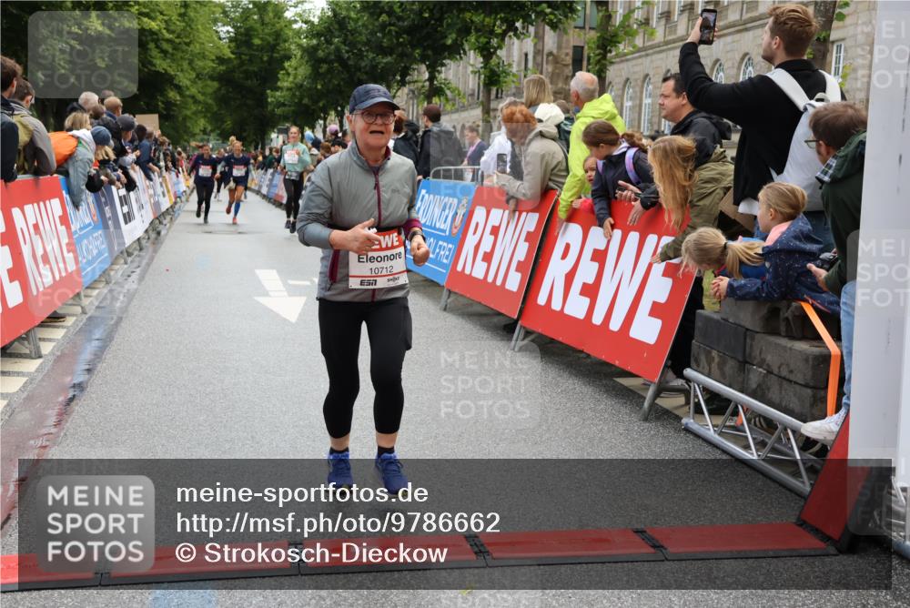 14.06.2026 - REWE Women's Run Strokosch-Dieckow http://msf.ph/oto/9786662 14.06.2026 10:09:19 Ziel 10712, 10751, 10884, 11057, 11153, 11489 meine-sportfotos.de