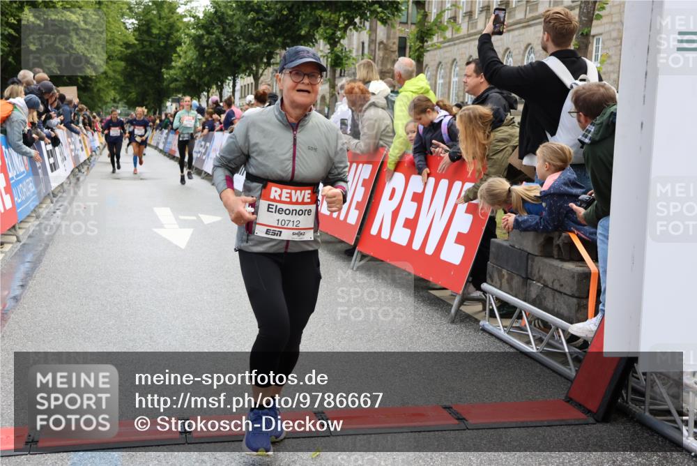 14.06.2026 - REWE Women's Run Strokosch-Dieckow http://msf.ph/oto/9786667 14.06.2026 10:09:20 Ziel 10712, 10751, 11057, 11153, 11489 meine-sportfotos.de