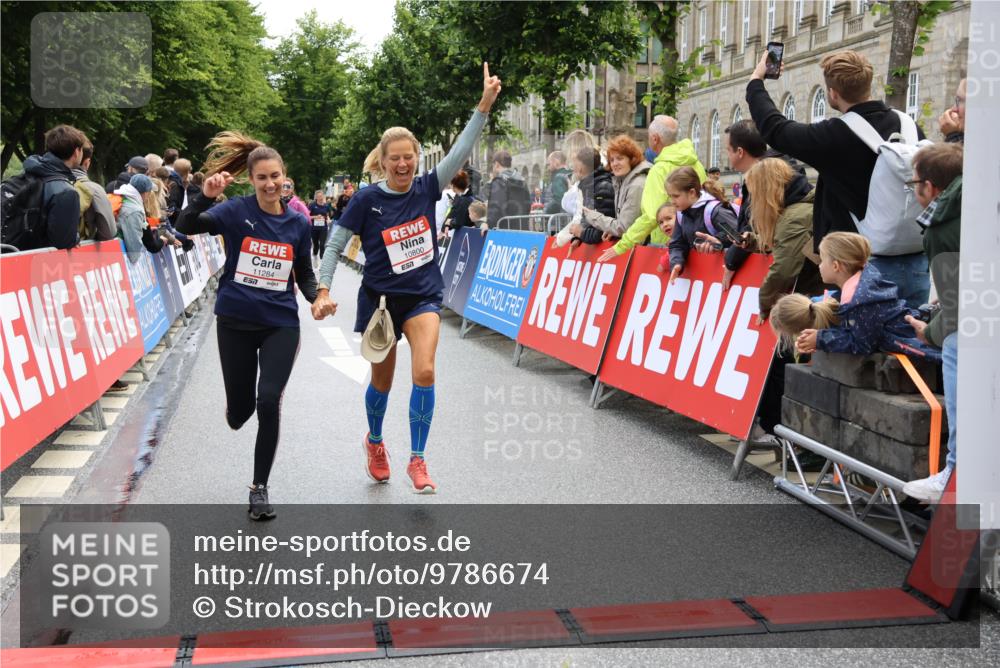 14.06.2026 - REWE Women's Run Strokosch-Dieckow http://msf.ph/oto/9786674 14.06.2026 10:09:25 Ziel 10383, 10712, 10800, 11057, 11284 meine-sportfotos.de