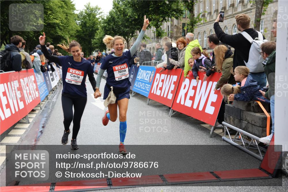 14.06.2026 - REWE Women's Run Strokosch-Dieckow http://msf.ph/oto/9786676 14.06.2026 10:09:25 Ziel 10383, 10712, 10800, 11057, 11284 meine-sportfotos.de