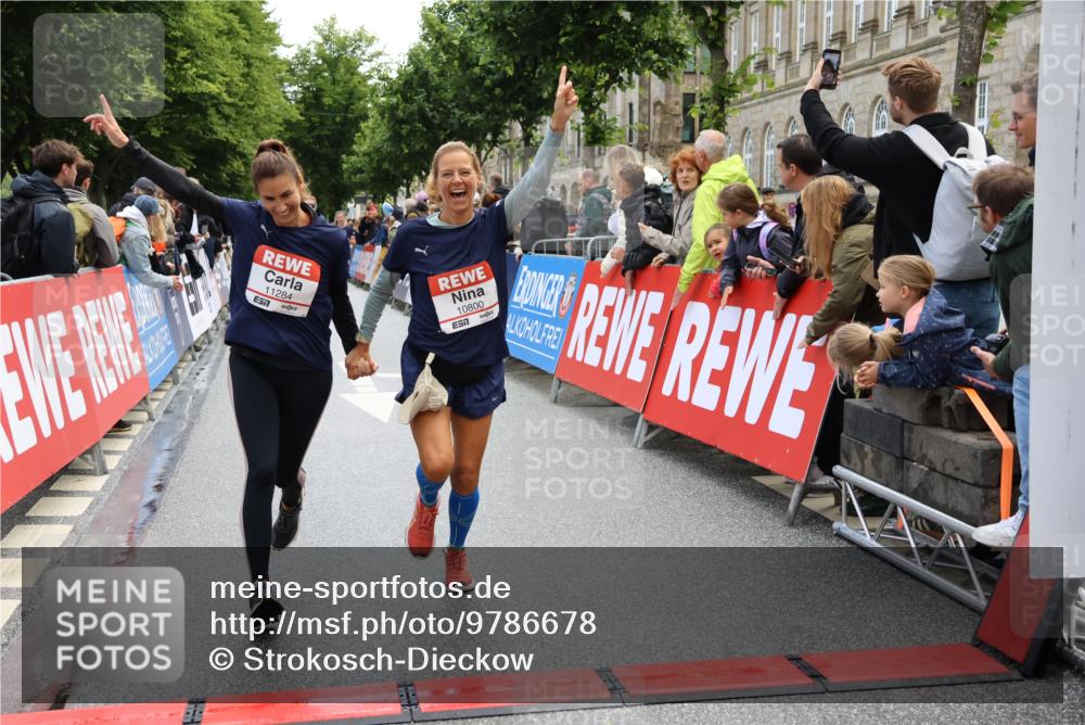 14.06.2026 - REWE Women's Run Strokosch-Dieckow http://msf.ph/oto/9786678 14.06.2026 10:09:25 Ziel 10383, 10712, 10800, 11057, 11284 meine-sportfotos.de