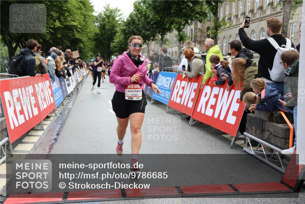 14.06.2026 - REWE Women's Run Strokosch-Dieckow http://msf.ph/oto/9786685 14.06.2026 10:09:29 Ziel 10383, 10800, 11057, 11284 meine-sportfotos.de