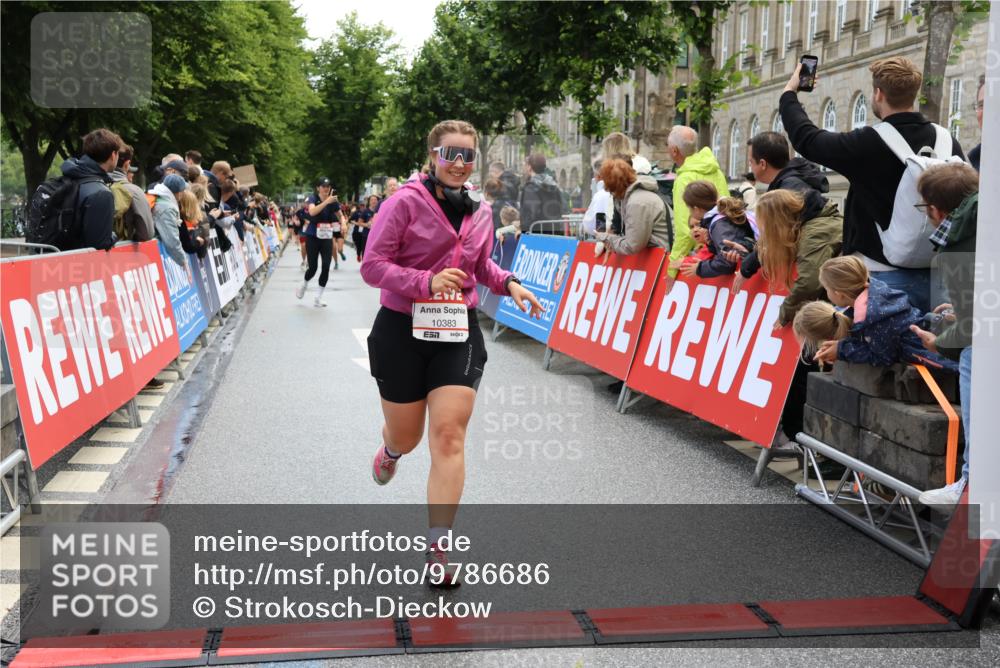 14.06.2026 - REWE Women's Run Strokosch-Dieckow http://msf.ph/oto/9786686 14.06.2026 10:09:29 Ziel 10383, 10800, 11057, 11284 meine-sportfotos.de