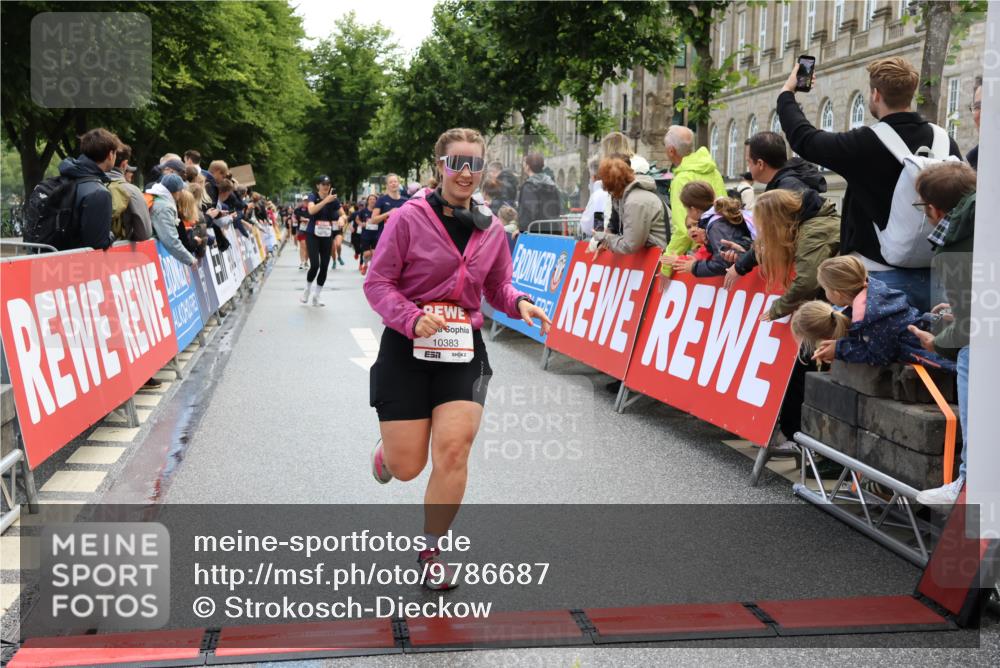 14.06.2026 - REWE Women's Run Strokosch-Dieckow http://msf.ph/oto/9786687 14.06.2026 10:09:29 Ziel 10383, 10800, 11057, 11284 meine-sportfotos.de