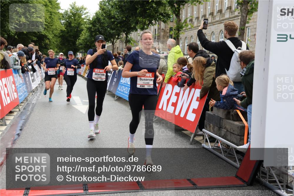 14.06.2026 - REWE Women's Run Strokosch-Dieckow http://msf.ph/oto/9786689 14.06.2026 10:09:34 Ziel 10047, 10288, 10360, 10382, 10383, 10800, 10977, 11431 meine-sportfotos.de