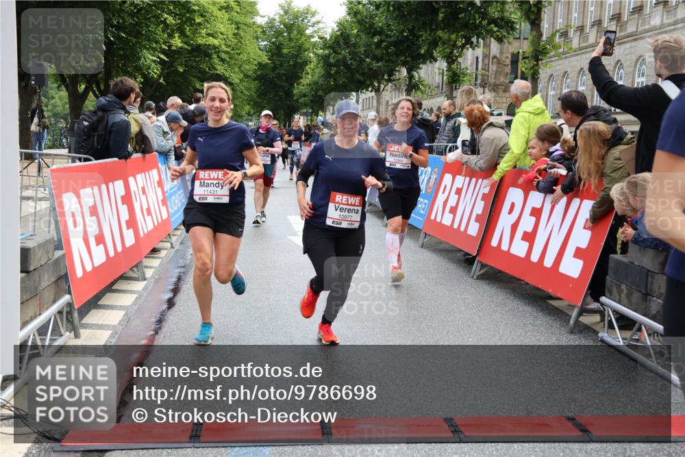 14.06.2026 - REWE Women's Run Strokosch-Dieckow http://msf.ph/oto/9786698 14.06.2026 10:09:35 Ziel 10047, 10288, 10360, 10382, 10383, 10977, 11431 meine-sportfotos.de