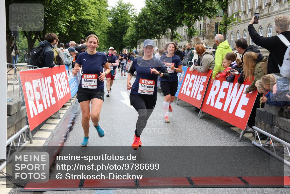 14.06.2026 - REWE Women's Run Strokosch-Dieckow http://msf.ph/oto/9786699 14.06.2026 10:09:35 Ziel 10047, 10288, 10360, 10382, 10383, 10977, 11431 meine-sportfotos.de
