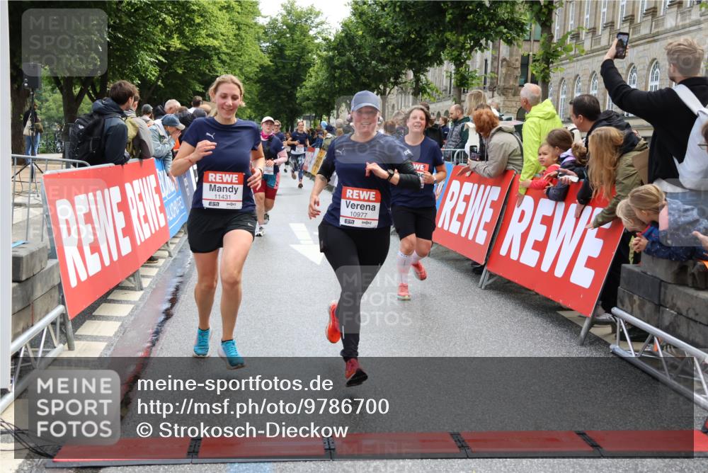 14.06.2026 - REWE Women's Run Strokosch-Dieckow http://msf.ph/oto/9786700 14.06.2026 10:09:36 Ziel 10047, 10139, 10288, 10360, 10382, 10383, 10977, 11431 meine-sportfotos.de