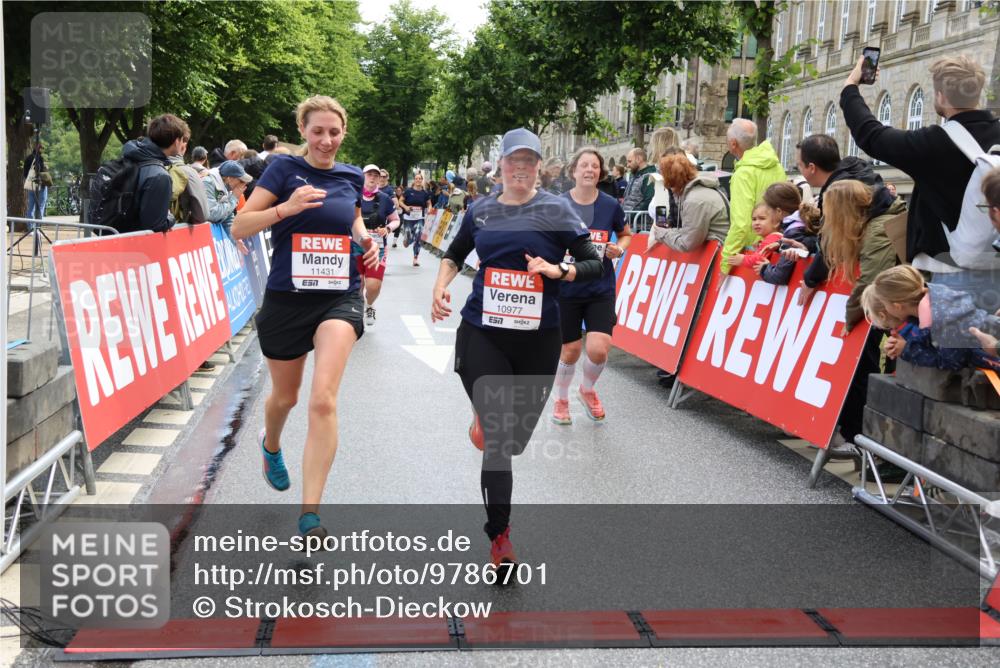 14.06.2026 - REWE Women's Run Strokosch-Dieckow http://msf.ph/oto/9786701 14.06.2026 10:09:36 Ziel 10047, 10139, 10288, 10360, 10382, 10383, 10977, 11431 meine-sportfotos.de
