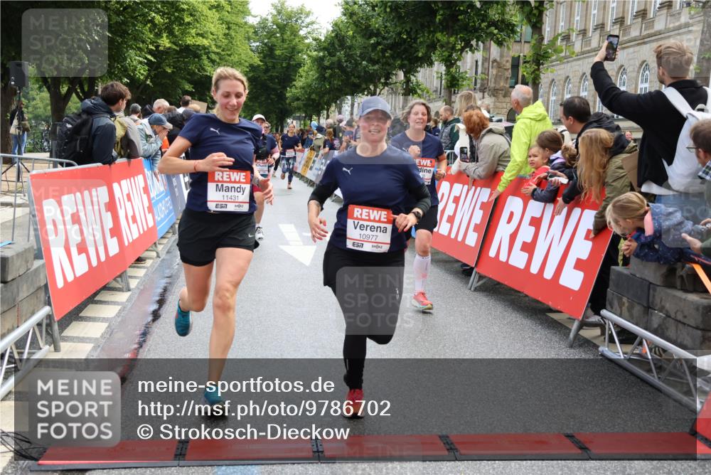 14.06.2026 - REWE Women's Run Strokosch-Dieckow http://msf.ph/oto/9786702 14.06.2026 10:09:36 Ziel 10047, 10139, 10288, 10360, 10382, 10383, 10977, 11431 meine-sportfotos.de