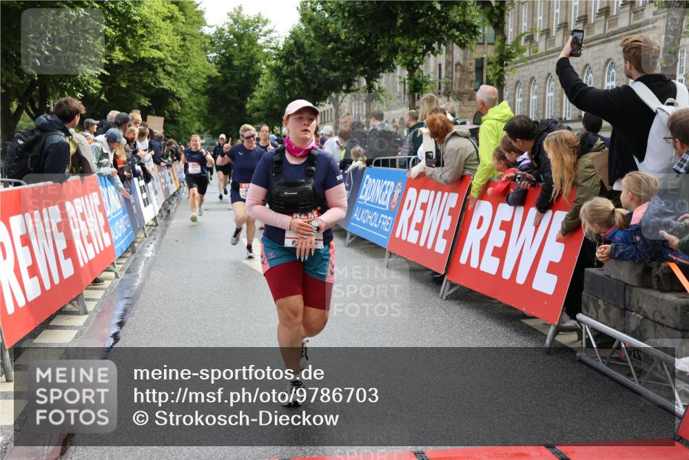 14.06.2026 - REWE Women's Run Strokosch-Dieckow http://msf.ph/oto/9786703 14.06.2026 10:09:38 Ziel 10047, 10139, 10288, 10360, 10382, 10889, 10928, 10977, 11169, 11431 meine-sportfotos.de