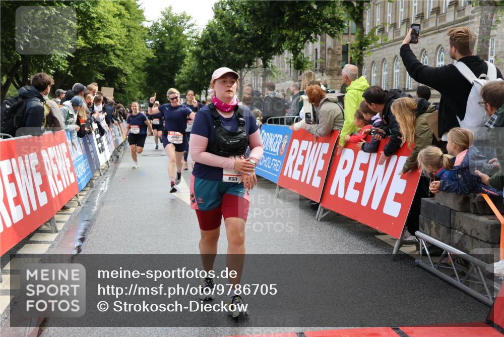 14.06.2026 - REWE Women's Run Strokosch-Dieckow http://msf.ph/oto/9786705 14.06.2026 10:09:38 Ziel 10047, 10139, 10288, 10360, 10382, 10889, 10928, 10977, 11169, 11431 meine-sportfotos.de