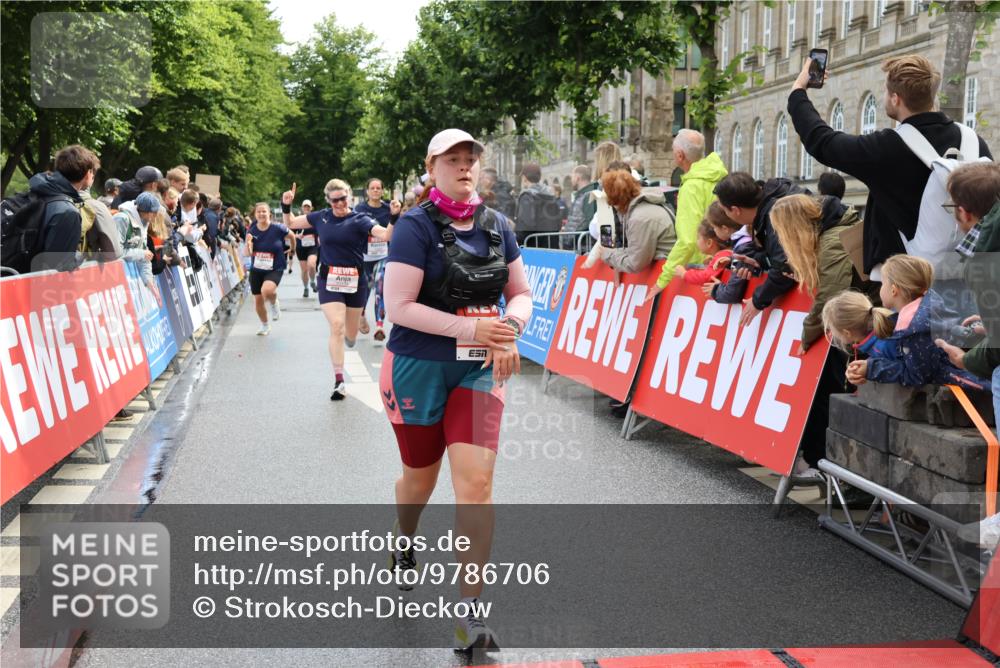 14.06.2026 - REWE Women's Run Strokosch-Dieckow http://msf.ph/oto/9786706 14.06.2026 10:09:38 Ziel 10047, 10139, 10288, 10360, 10382, 10889, 10928, 10977, 11169, 11431 meine-sportfotos.de