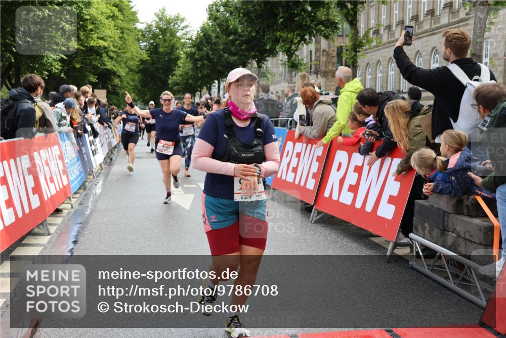 14.06.2026 - REWE Women's Run Strokosch-Dieckow http://msf.ph/oto/9786708 14.06.2026 10:09:39 Ziel 10047, 10139, 10288, 10360, 10382, 10889, 10928, 10977, 11083, 11169, 11431 meine-sportfotos.de