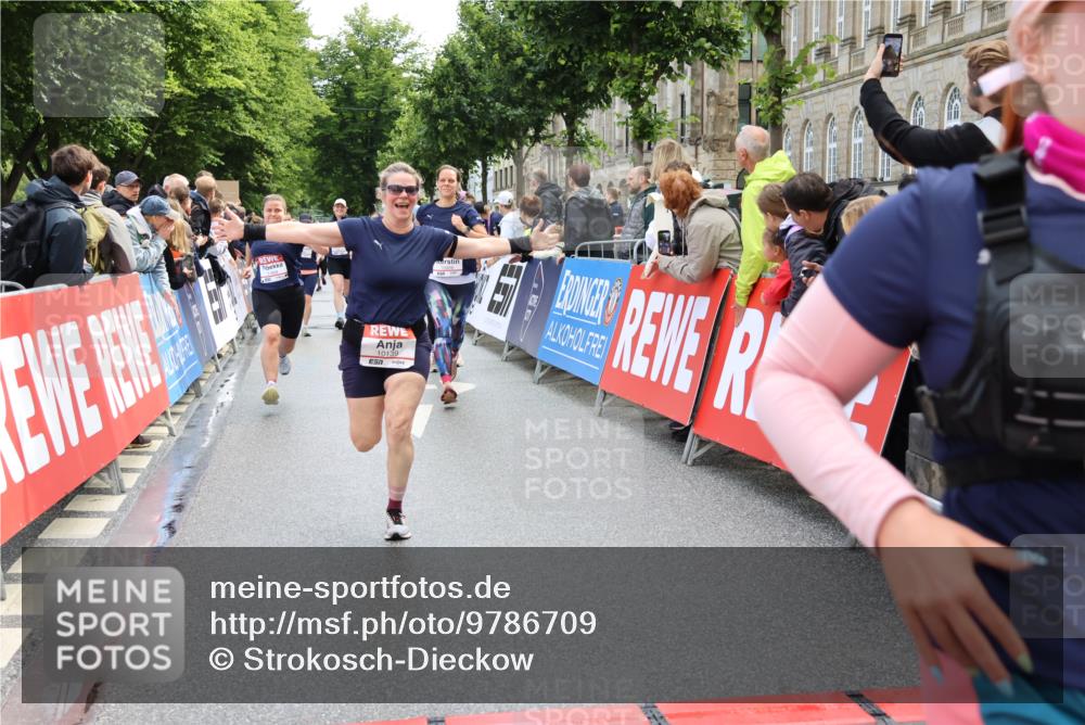 14.06.2026 - REWE Women's Run Strokosch-Dieckow http://msf.ph/oto/9786709 14.06.2026 10:09:39 Ziel 10047, 10139, 10288, 10360, 10382, 10889, 10928, 10977, 11083, 11169, 11431 meine-sportfotos.de