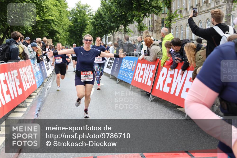 14.06.2026 - REWE Women's Run Strokosch-Dieckow http://msf.ph/oto/9786710 14.06.2026 10:09:40 Ziel 10047, 10139, 10208, 10288, 10360, 10382, 10725, 10889, 10928, 10977, 11083, 11169, 11431 meine-sportfotos.de