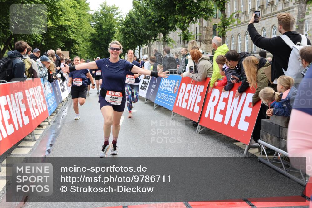 14.06.2026 - REWE Women's Run Strokosch-Dieckow http://msf.ph/oto/9786711 14.06.2026 10:09:40 Ziel 10047, 10139, 10208, 10288, 10360, 10382, 10725, 10889, 10928, 10977, 11083, 11169, 11431 meine-sportfotos.de